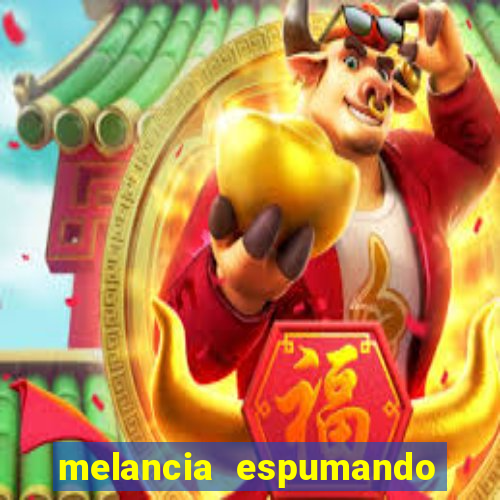 melancia espumando melancia saindo espuma